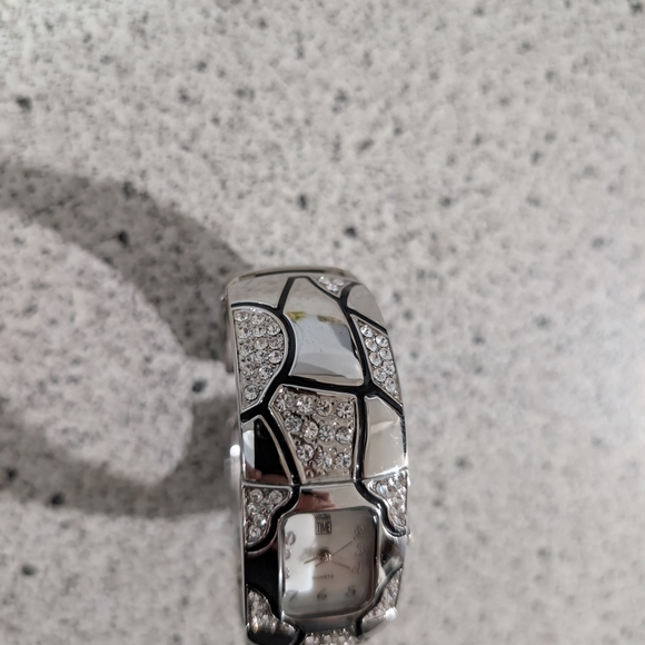 Silver Geometric Patterned Watch - Picture 11 of 11